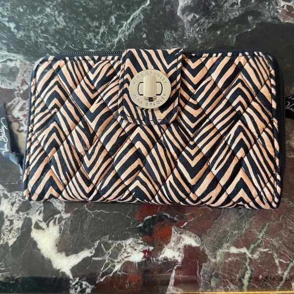 Vera Bradley Black and Tan quilted Turlock wallet NWT - Picture 1 of 8